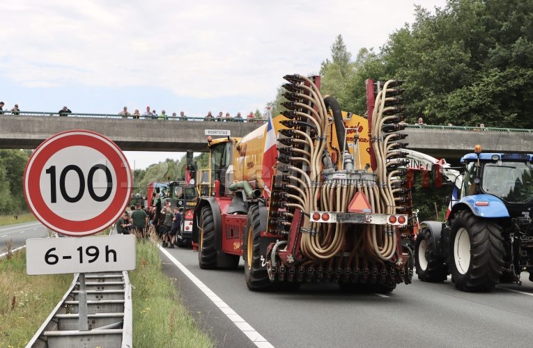 Snelweg A1 tussen grens en Oldenzaal geblokkeerd door trekkers