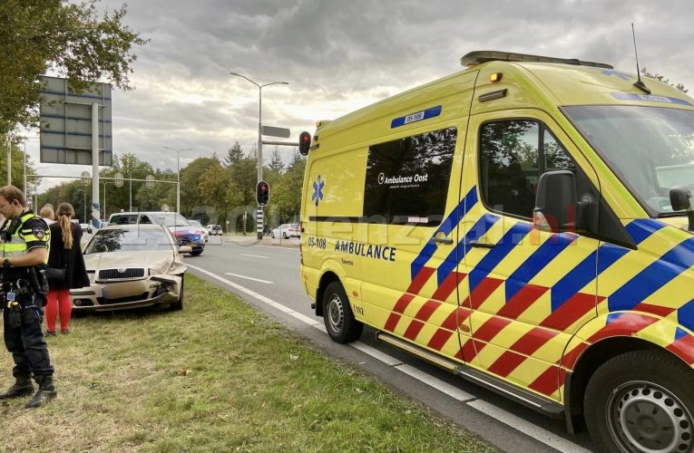 Schade en gewonde bij aanrijding tussen twee auto’s Enschedesestraat Oldenzaal