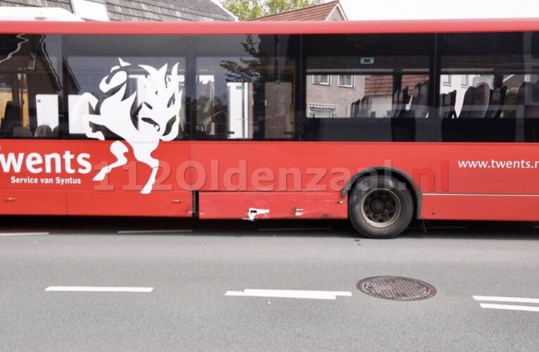 Aanrijding tussen auto en lijnbus in Oldenzaal