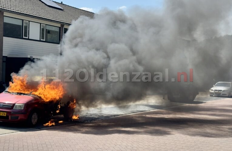 Auto brandt volledig uit in Oldenzaal