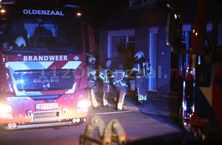 Hulpdiensten rukken uit voor melding dakbrand Lindestraat Oldenzaal