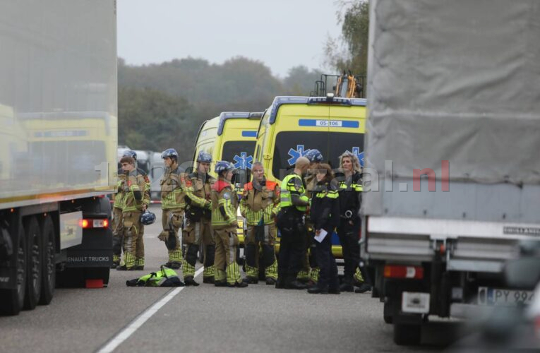 VIDEO: Persoon zwaargewond na aanrijding met vrachtwagen langs A1