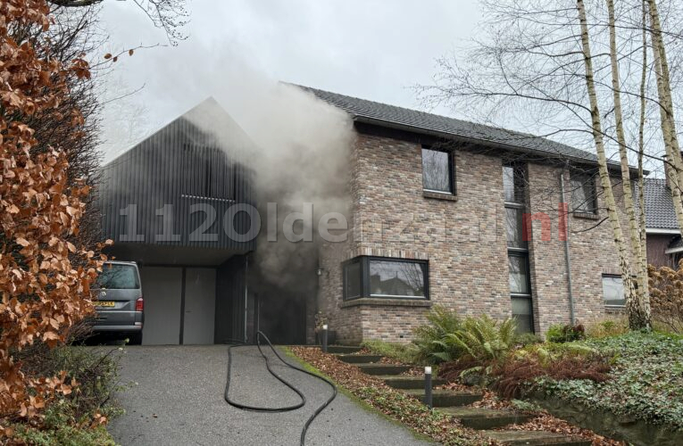 VIDEO: Veel rookontwikkeling bij woningbrand in Oldenzaal