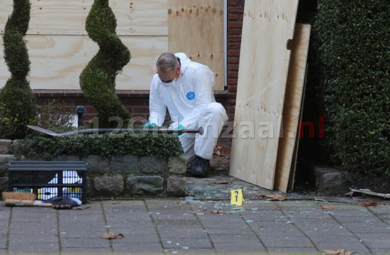 VIDEO: Politie doet onderzoek na explosie bij woning in Oldenzaal